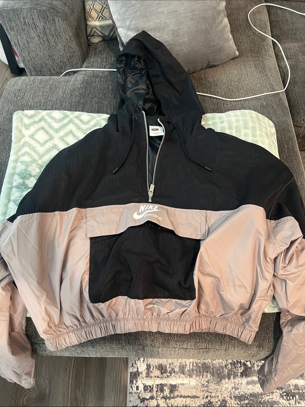 Nike cropped Hooded Pullover Windbreaker - Black & Taupe